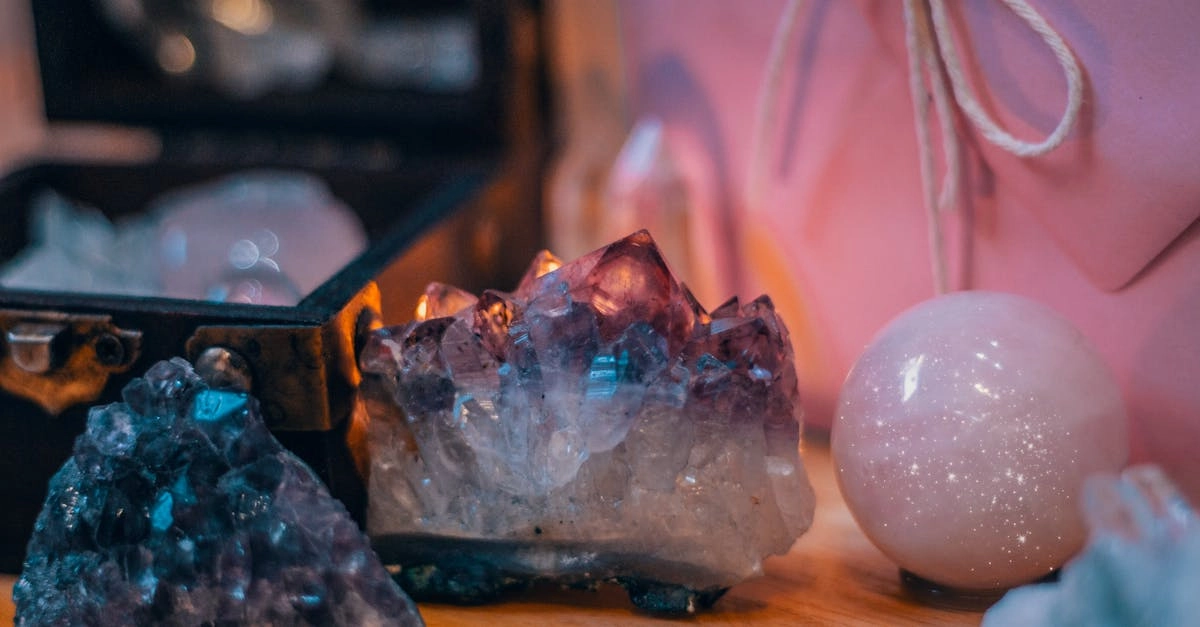 Космические кристаллические минералы в игровой геологической среде